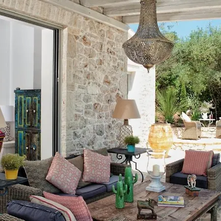 Sleeps 6 Pool T820117 Villa Kassiopi
