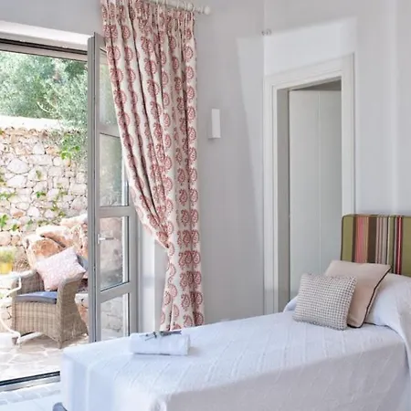 Villa Sleeps 6 Pool T820117