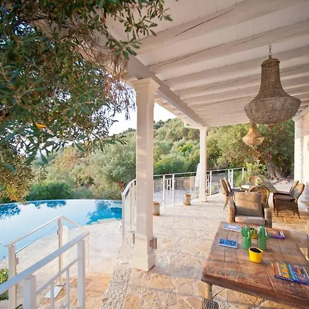 Sleeps 6 Pool T820117 Villa *