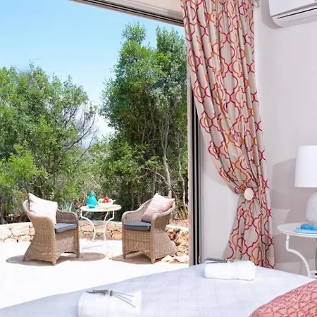 Sleeps 6 Pool T820117